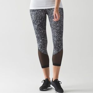 Lululemon Pace Rival Marathon Edition Crop Size 6, Black & White Splatter